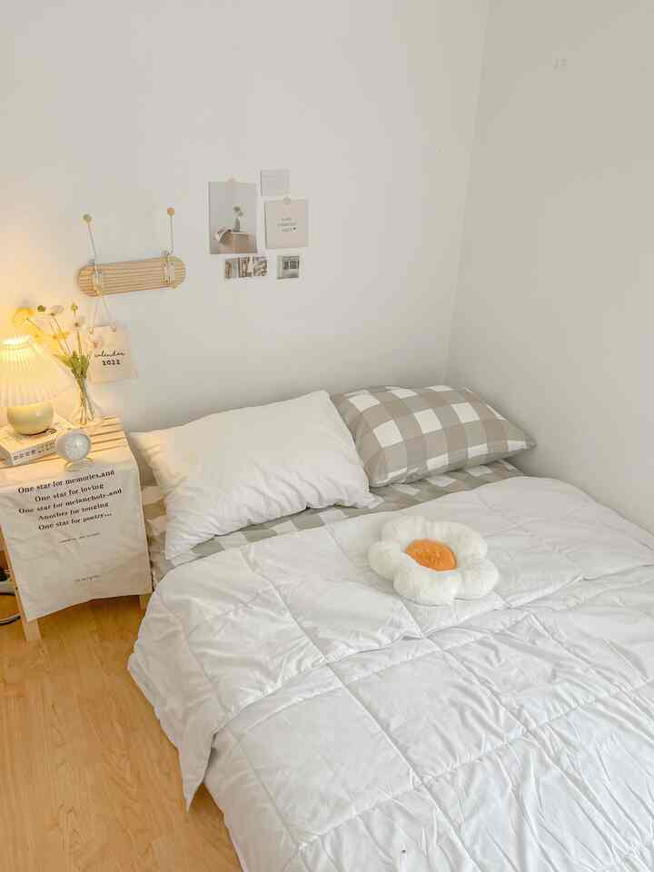 Suka banget merubah ubah sprei 😍

#room #myroom #roomdecor #smallroom