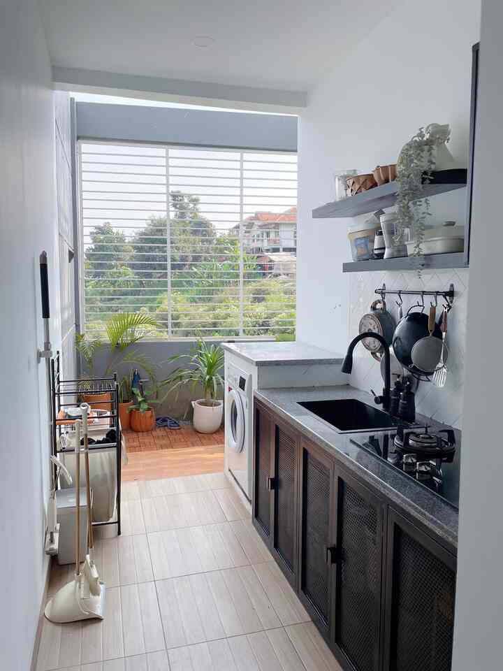 🖤 dapurku. Definisi "memasak dengan pemandangan"
#dapur #dapurminimalis #dapurmamba #dapurindustrial #dapursemioutdoor #wetkitchen #smallkitchen