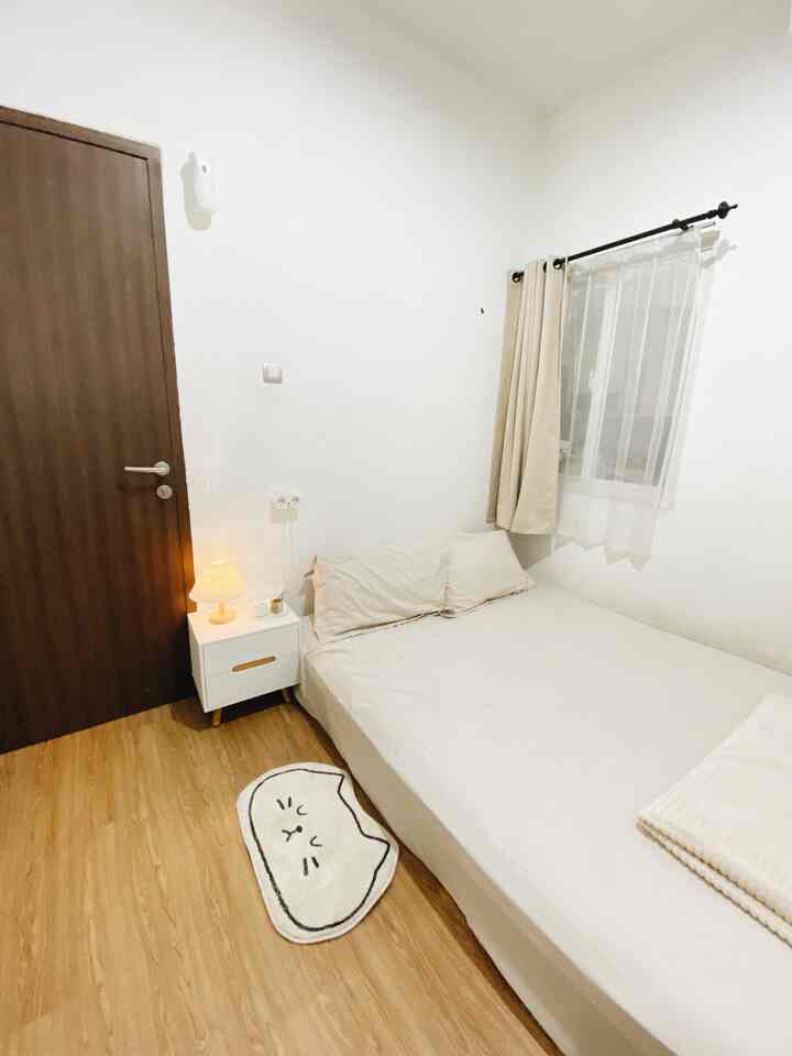 Kamar tidur suasana baru dengen sprei warna calm dan soft sesuai dengan tema kamar kami ♡

#bedroom #koreanbedroom #9m2 #listamarsudi #kamarestetik 