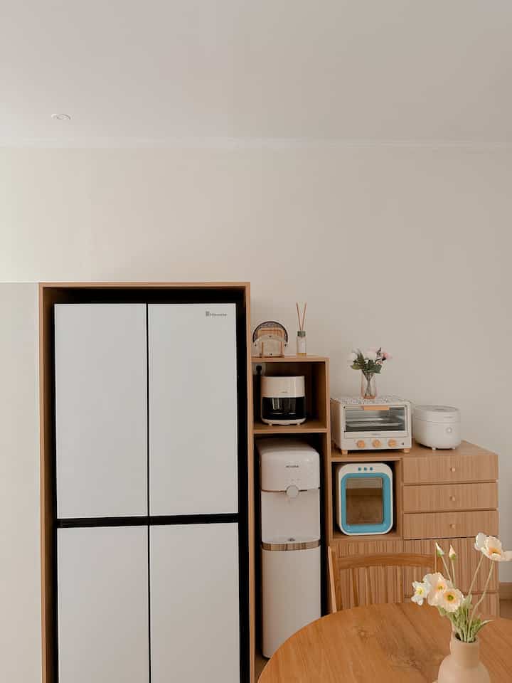 Happy Satnight! Semoga ngga bosen dengan dapur ini yaaaa 🥰😍

Hari ini abis ngeberesin dan lap-lap kabinet serta laci-laci di dalamnya. Lumayan pegel juga ya 😆

Tapi abis itu ngerasa puas banget!

Selamat weekend, selamat berkumpul bersama keluarga.. 🤎
#kitchen #dapur #homeinspo #homedecor #homedecoration  #homeinspiration #homesweethome #homeideas 