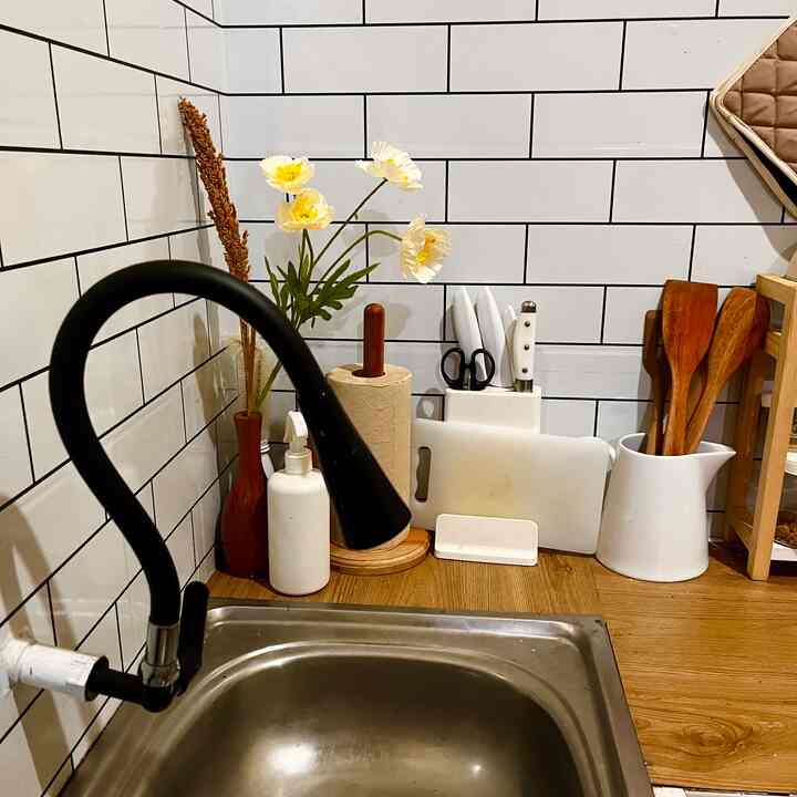 dapur di malam hari, pastikan rapi sebelum tidur 💙
#myhomejourney #ceritarumahku #myfavoriteroom #dapur #areacucipiring #ruangandesma