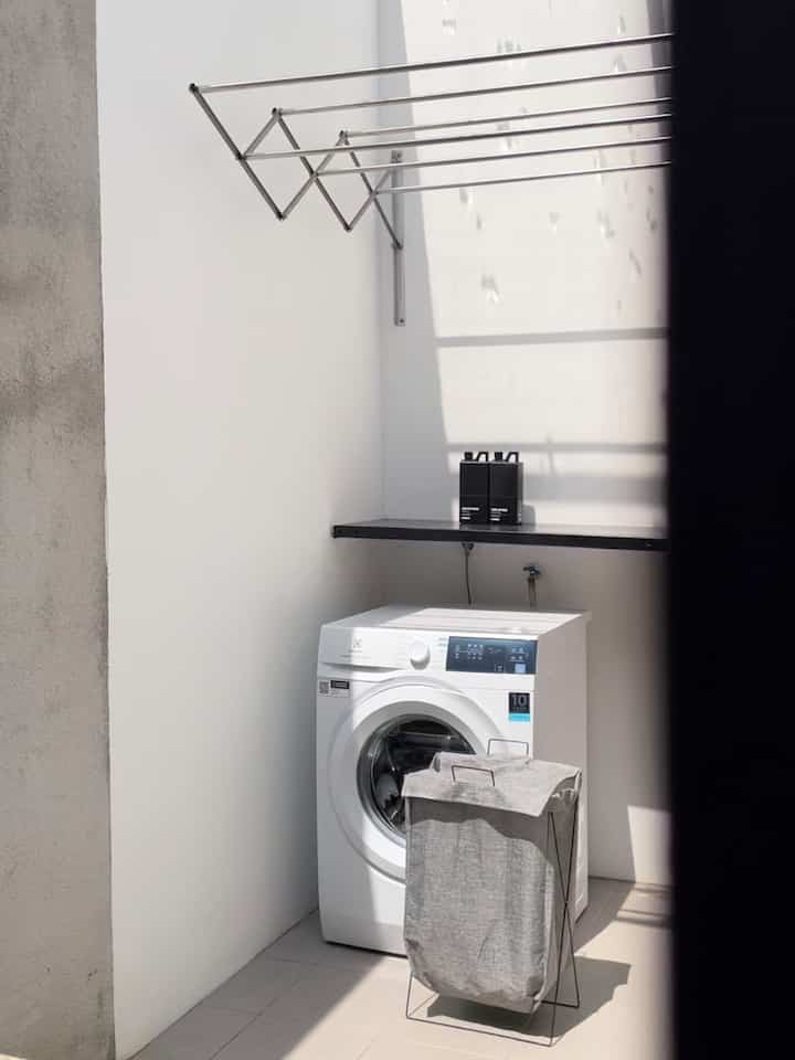 Ruang cuci semi luar ruangan✨✨

#laundryroom #simplelaundryroom #kiakeramik #simpledesign #rapikan #megam #nordhois
