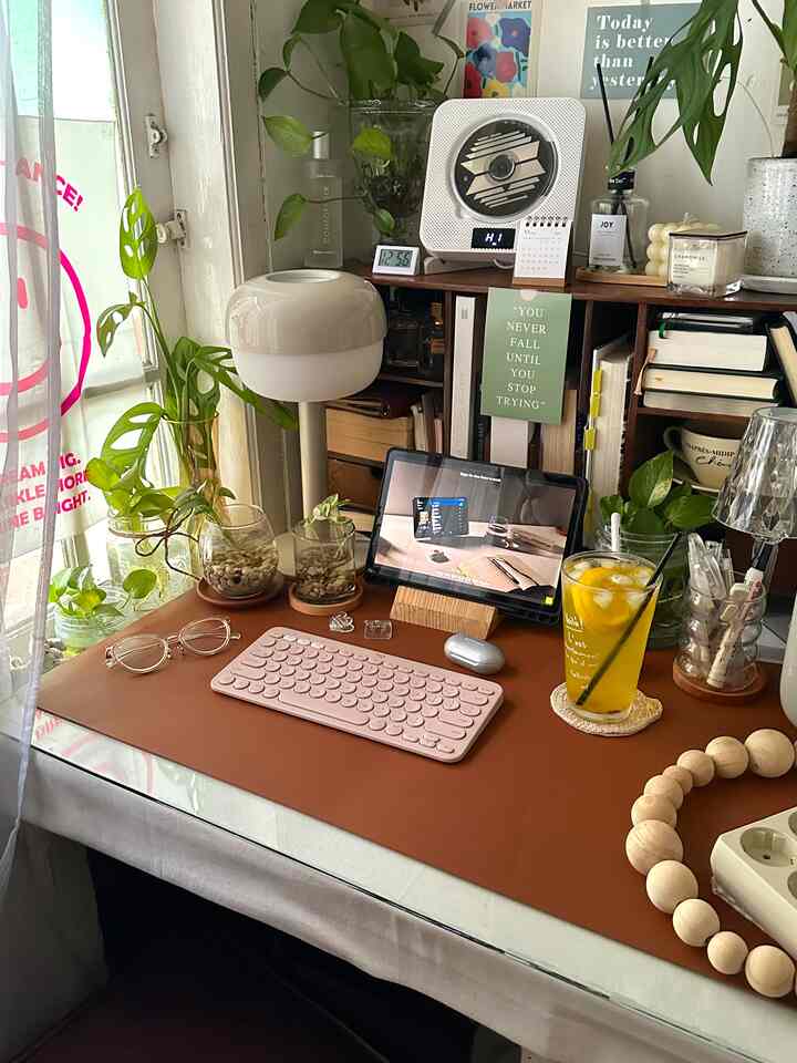 There’s no lemon sour that you can’t make something resembling lemonade 🍋

#homedecor #deskarea #workarea #midcentury #desktop 