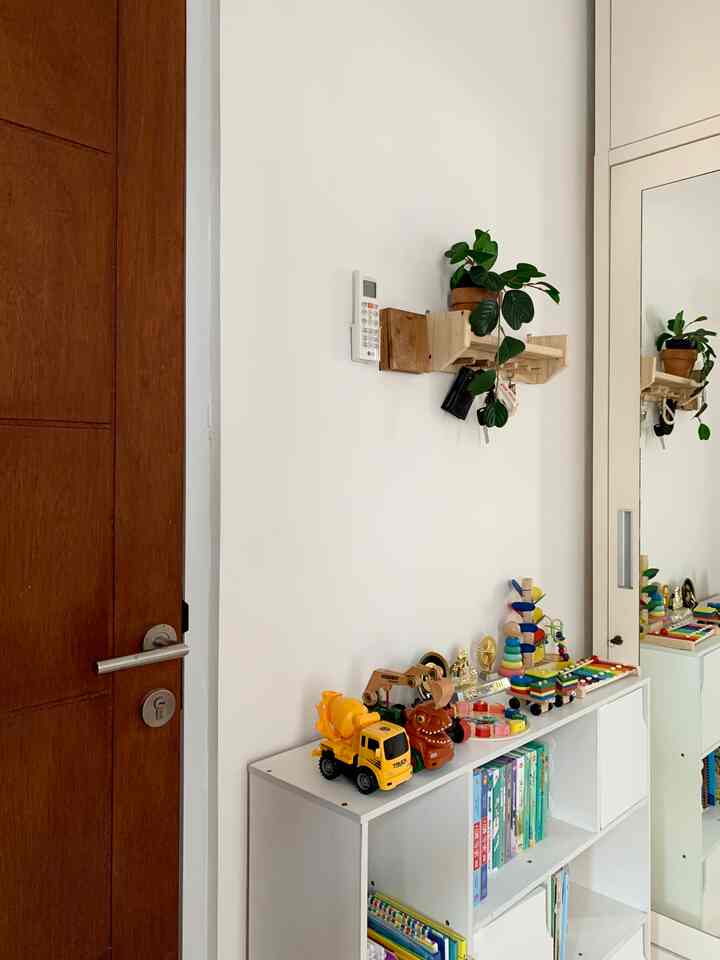 Spot Favorit Anak ✨
Area yang simpel tapi sangat digemari anak karena area ini tempat menyimpan buku dan mainan lainnya 🤍

#minimalist #rumahcluster #depok #decorlowbudget #decorinspo #livingwithkids #kidsspace