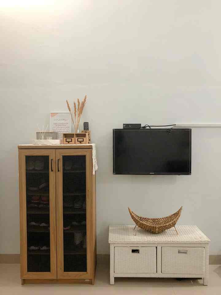 Pov : geser rak sepatu dari arah kanan ke kiri 

Merubah suasana dirumah kecil, geser geser furniture adalah tipsnya 🫶🏻✨

#yositriaa #90m2 #tinyhouse #rumahdeveloper #rumahminimalis