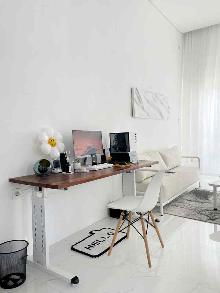 New Monitor 🤍🩶 

Kita sesuaikan warna monitornya dengan warna keyboard putih sedangkan warna monitor light grey agar terlihat senada dengan yang lainnya



#homedecor #home #house #setup #minimalis #rumah #angkahouse 