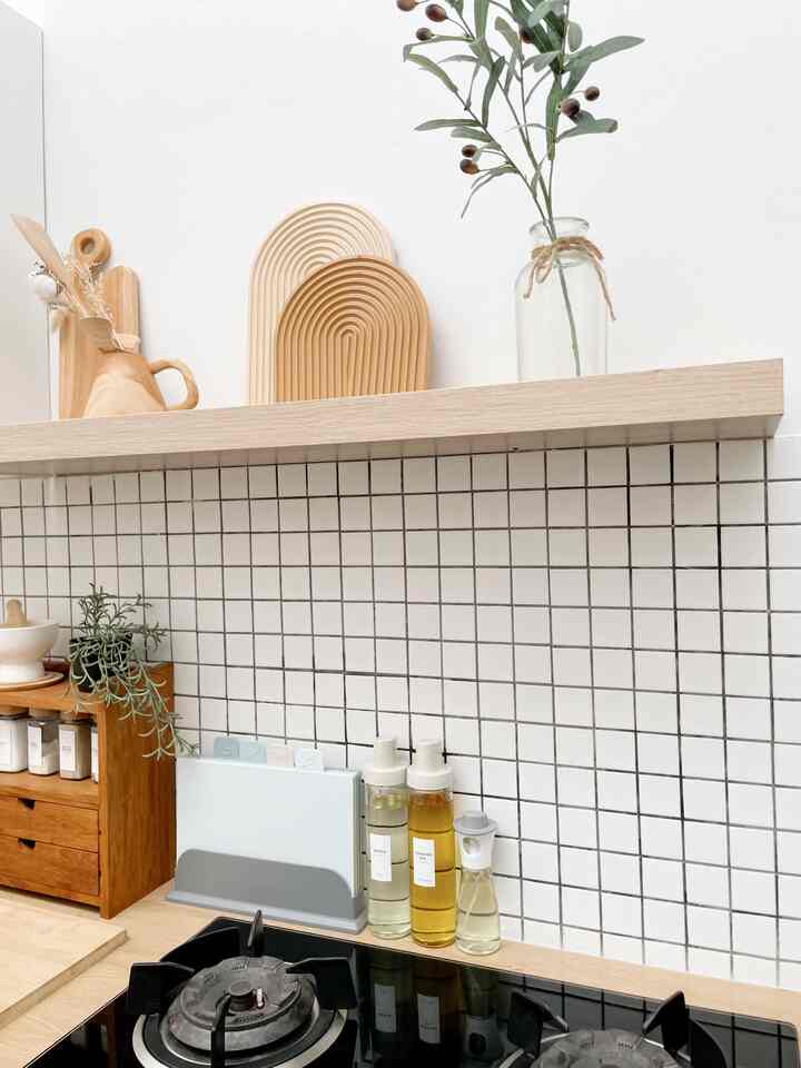 akhirnya bisa upgrade rak dapur di area dapur 🫶🏻


#DekorasiDapur #InpirasiDapur #KitchenStyling #DapurMinimalis #dapurmini #dapurkecil #dapurjapandi