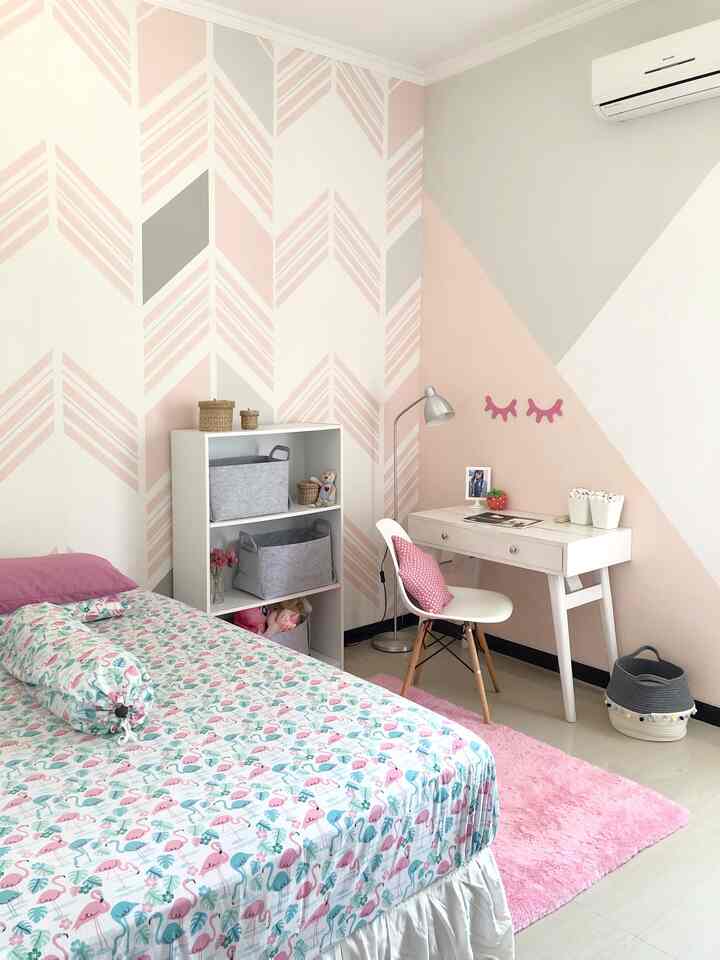 Hello weekend from pinky room
Meski sebenernya owner kamarnya gak suka warna pink✌🏻

#hauz191
#kamaranak
#kamarremajaperempuan
#kamarpink
#mejabelajar
#kamarremaja
#rakbuku
#lampubaca
#lampuikea
#ikea #informa
