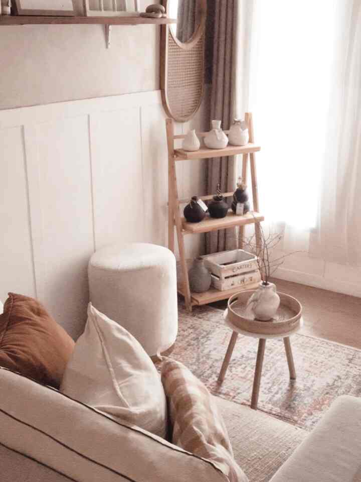 Living Room Scandinavian minimalis

Ruangan ini tempat kami sering ngumpul bersama di kala nonton tv n ngemil" kecil be3 .... sengaja tak mau banyak furniture agar terkesan luas, wrn dinding n furniture di pilih senada dg wrn netral aza spya terkesan homey serta tetap Aesthetic.

Furniture sebagian di dpt kan di informa, ikea, shopee, smw di pilih n di cocokkan dg style n luas ruangan, hrg msh terjangkau. motif kayu n bhan kayu mix wrn BW kental di ruangan ini ya....

Gimana kalian yg punya hunian minimalis spt qmi, boleh bgt ruangan ini jd slh 1 inspirasi 😊

#decorativeitems #roomstyling #homedecor #roomdecor #scandinavian #bekasi #japandi #livingroom #minimalis #idedekoration #lowbudget  #livingroomminimalis #rug #stool #whitewood