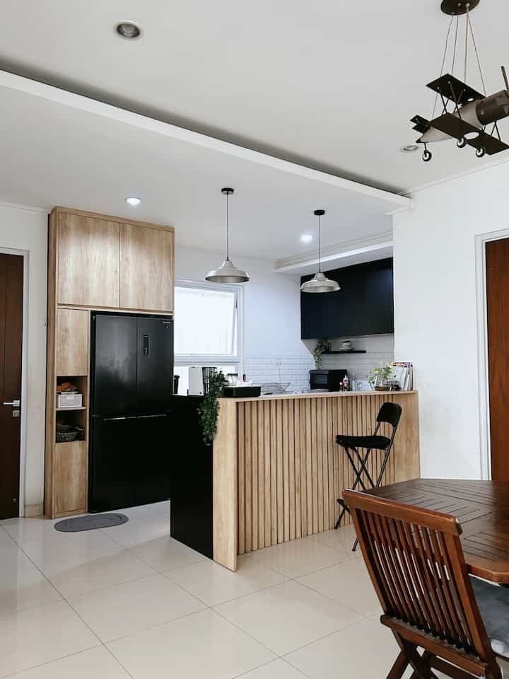 dekorasi di #kitchen #boemisaturnus lebih banyak menggunakan tanaman artificial, dekorasi lain merupakan kitchen appliances yg biasa digunakan sehari-hari #kitchenroomdecor #kitchenideas #kitchen inspiration