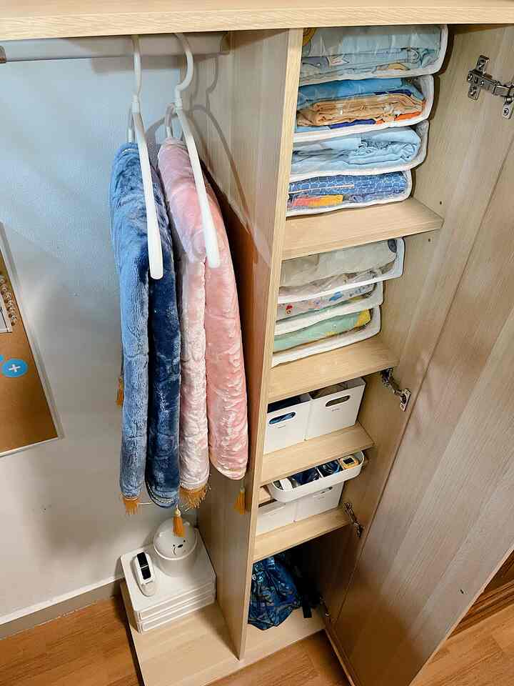 Lemari Minimalis Kamar Anak

Karena berukuran ramping, lemari ini sangat pas diletakkan disudut kamar. Karena area kamar ini sangat mini sehingga cukup tricky dalam menentukan furniture yg bisa mencakup semua kebutuhan anak anak. Lengkap dengan cermin yang bisa memberikan visual tubuh keseluruhan jadi tidak makan tempat kan 😍

#kamaranaklaki-laki #idekamaranak #kamaranak-anak #lemarikamaranak #lemariminimalis #storagekamaranak #idelemarikamaranak 