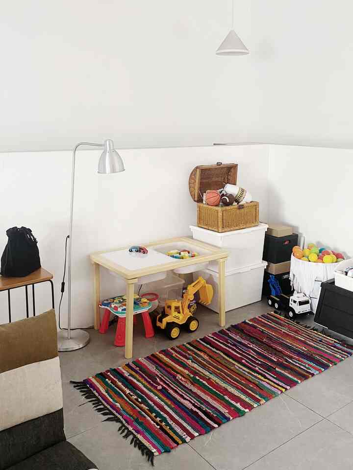 Current condition playroom anak yang berada di satu area bersama living room. Masih seadanya, karna wishlist Mama masih banyak untuk penuhin area ini 😆

#DekorasiKamarAnak #InspirasiKamarAnak #KidsRoomStyling #PlayRoom #RuangAnak #RuangBermainAnak 