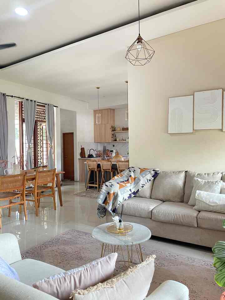 Modern open living and dining room with natural colors and wood tones harmoniously blended