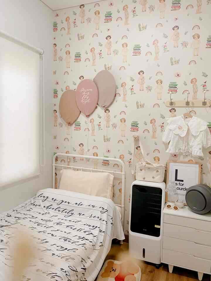 My new decoration Arielle’s room , Blanket & walldecor 🤍 makin gemes #babyroom #kamarbermain #decoration #homestagram #kids #airpurifier #kamaranakperempuan #kamarkecil 
