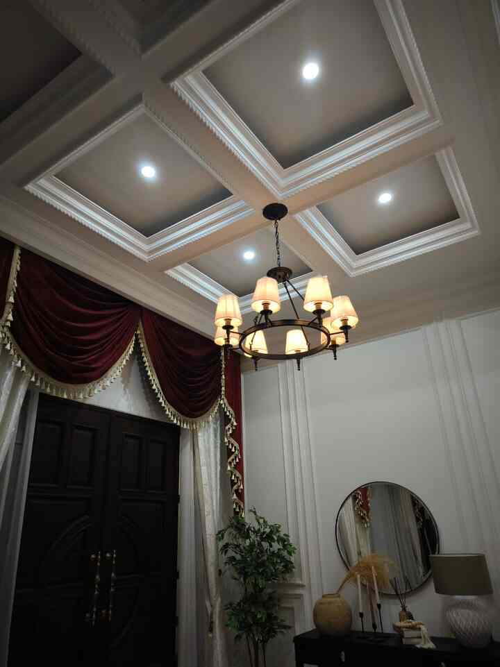 Hanging lights make the foyer look fancy


To make the foyer room at Shelica House look fancy, we used modern classic themed lights with yellow lights to make the room feel warm and fancy. Apart from using hanging lights, I also added classic curtain decorations, dummy books, candles, vases, rattan baskets and moldings on the walls to make this foyer room look fancy.

All the items used in this foyer room have a minimalist budget...

Inspirational spirit 🤍

#rumahshelica #fan￼cybudgetminimal #loweffortfancy #spilldecorlowbudget #klasikmodern #rumahklasik #serpong #cisauk #decorlowbudget #152m2