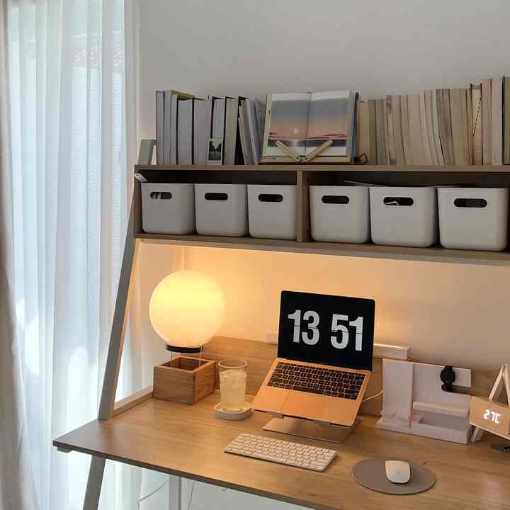 Penyiapan meja saat ini 🫰🏻 #desk #desksetup #homeoffice #informa #120m2Kami