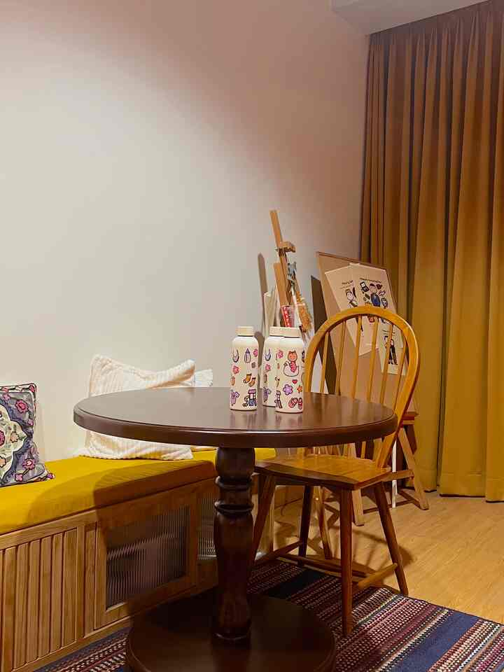 Beginilah suasana home office alias workspace Cabe di malam hari🏡 #homeoffice #90sqm #midcenturymodernhome #jotun #kayujati #kandurastudio #homeofhumans #tinyhome