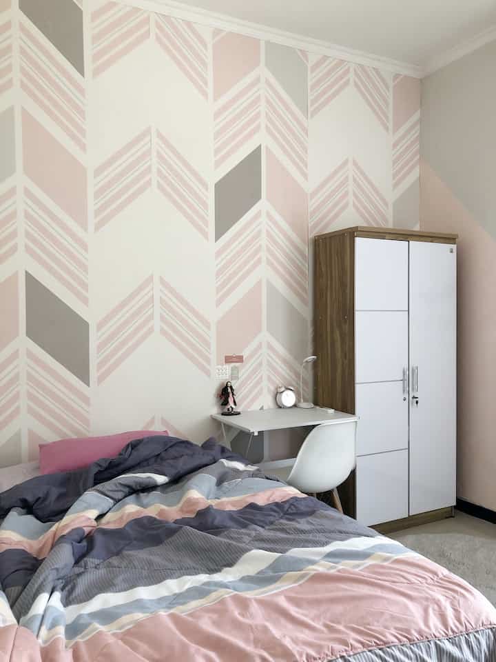 Happy Weekend from kamar anak gadis yang kalo weekend suka berantakan kasurnya🙈
Dan tetep masih emaknya yang sering beberes kamarnya🤭

#kamaranakperempuan
#kamarremajacewek
#kamarremaja
#lemaripakaian
#lemaribaju
#bedroom
#dekorasikamar
#kamaranak
#kamartidur
#hauz191
#Semarang
#191m2
#rumahdualantau