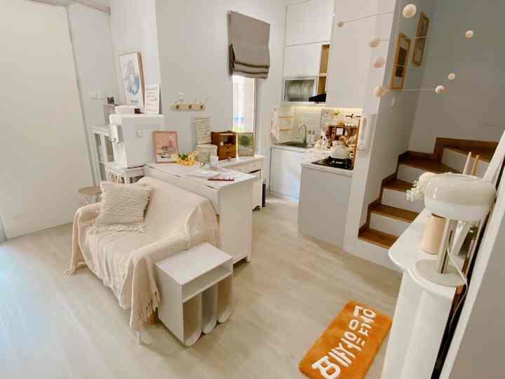 Custom di rumah SAY Little Home yang aku ubah adalah lapisan kitchen set custom ku ini dan meja” kayu jepara aku lapisi dengan Kertasive agar lebih senada dan tahan air juga bahan PVC mereka sangan affordable & cantik di applikasikan di funiture dan mudah dipasang sendiri di rumah 🤍membuat warna cerah ala Korean Home decor #DIYfuniture #personalizedfuniture #uniquefurniture