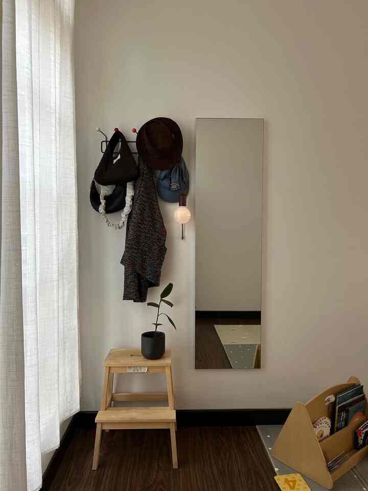 Rumah Kakek & Nenek 🤍
Akhirnya terpasang juga cermin di dekat pintu masuk kami 
#homeinspo #decoration 