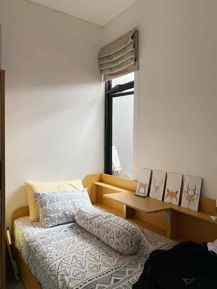 Kamar anak yg udh lumayan proper buat difoto (walaupun anaknya belum berani tidur sendiri 😛)
Kalau ada renjeki lebih pengen bikin storage diatas lemari biar ga berantakan. Sekarang dinikmatin dulu proses yg ada 😊

#japandi #minimalis #kamaranakperempuan #idedekorasi #homedecor #rumahdeveloper #tangsel