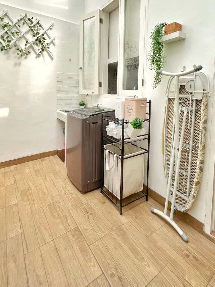 Inspirasi Laundry Room 2x3m

Sejak merenovasi rumah, aku tidak ingin ada laundry room di atas supaya ngga harus bolak balik, karena rumahnya juga hanya 1 lantai.. 

Luasnya hanya 5 meter jadi aku harus pintar2 memilih perabotan yang compact dan space saving. Sebelumnya kami menggunakan mesin cuci 2 tabung, lalu ganti top loading 1 tabung sehingga ruangan jadi lebih lega.. 

Aku juga membeli rak laundry multifungsi dan hemat tempat dilengkapi laundry bag yg bisa dilepas

Untuk menjemur baju, aku memilih rak jemuran yang compact tapi muat banyak baju..terdapat roda sehingga mudah digeser

Semoga menginspirasi ✨

#laundryroom #laundryrack #jemuran #homeideas #ruangjemur #ruangcucijemur #servicearea #idelaundryroom #inspirasirumah



