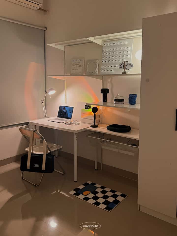 Keuntungan punya rak modular ✨

Rak boaxel ini aku beli di ikea, beli sesuai kebutuhan, setiap part-partnya dijual terpisah. (tiang, rak ambalan, laci, dll). kalau beli rak modular seperti ini, enaknya bisa dikreasiin sesuka hati dan gampang dipindah-pindah.

kalau di kontrakan dulu rak boaxel ini dipakai untuk coffee corner, sekarang di rumah baru aku pakai sebagai rak di ruang kerja

#NightVibe #LightingIdeas
#LightingInspiration #homeoffice #ruangkerja #mejakerja #mejabelajar #hazealnut #genzhaus #minimalist 