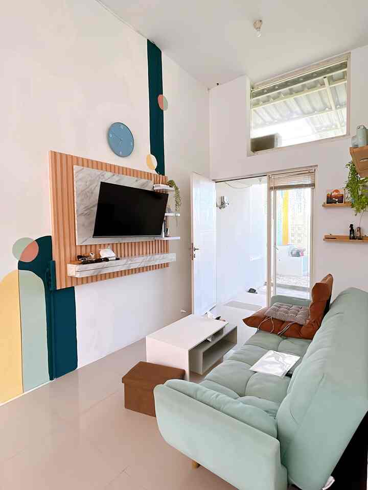 Hi mate! 
Mau ceritak dikit 🤏🏾 tentang gimana aku menentukan pilihan untuk furniture di rumah aku. Color tone yang aku pilih untuk rumah aku adalah 80% Mint, Putih, kayu sisanya menyesuaikan dengan warna yang selaras. 

Nah untuk furniture sebisa mungkin aku juga pilih warna mint sisanya bisa kayu atau putih. Karena menambah kesan estetik dan tidak terlalu banyak warna 

Maka dari itu aku selalu prefer untuk custom furniture yang ada dirumah. Selain warna nya bisa sesuai keinginan aku bisa sesuaikan bentuk sesuai selera. 

#customfurniture #personalizedfurniture #uniquefurniture #rumahminimalis #rumahpedesaan #rumahestetik #rumahmodern #rumahcolorfull