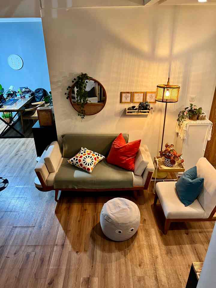 𝗩𝗜𝗡𝗧𝗔𝗚𝗘 𝗝𝗨𝗡𝗚𝗟𝗘 𝗛𝗢𝗠𝗘 😃😃
.
𝗟𝗲𝗯𝗶𝗵 𝘁𝗲𝗽𝗮𝘁𝗻𝘆𝗮 𝗿𝘂𝗺𝗮𝗵 𝗹𝗮𝘄𝗮𝘀 𝘆𝗮𝗻𝗴 𝗯𝗮 𝗻𝘆𝗮𝗸 𝗵𝗲𝗷𝗼𝟮𝗻𝘆𝗮 🫣. 𝗠𝗲𝗻𝗴𝗮𝗽𝗮 𝗽𝗶𝗹𝗶𝗵 𝘃𝗶𝗻𝘁𝗮𝗴𝗲 𝗷𝘂𝗻𝗴𝗹𝗲 𝗵𝗼𝗺𝗲 𝗱𝗶 𝘀𝗮𝗮𝘁 𝗿𝘂𝗺𝗮𝗵𝟮 𝗹𝗮𝗶𝗻 𝗺𝗲𝗺𝗶𝗹𝗶𝗵 𝗸𝗲 𝗸𝗼𝗿𝗲𝗮 𝟮 𝗮𝗻 𝗮𝘁𝗮𝘂 𝗸𝗲 𝗝𝗲𝗽𝗮𝗻𝗴𝟮 𝗮𝗻? 😂😀. 𝗞𝗮𝗿𝗲𝗻𝗮 :
𝟭. 𝗥𝘂𝗺𝗮𝗵𝗸𝘂 𝗶𝗻𝗶 𝗮𝗱𝗮𝗹𝗮𝗵 𝗿𝘂𝗺𝗮𝗵 𝗹𝗮𝘄𝗮𝘀 𝘆𝗴 𝗯 𝗲𝗹𝘂𝗺 𝗮𝗱𝗮 𝘀𝗲𝗻𝘁𝘂𝗵𝗮𝗻 𝗿𝗲𝗻𝗼𝘃𝗮𝘀𝗶 𝘀𝗮𝗺𝗮 𝘀𝗲𝗸 𝗮𝗹𝗶 (𝘀𝗲𝗷𝗮𝗸 𝘁𝗮𝗵𝘂𝗻 𝟭𝟵𝟵𝟵), 𝗸𝗼𝗸 𝗮𝘄𝗲𝘁? 𝗸𝗮𝗿𝗲𝗻𝗮 𝘆𝗮𝗻𝗴 𝗸𝗮𝗺𝗶 𝗹𝗮𝗸𝘂𝗸𝗮𝗻 𝗵𝗮𝗻𝘆𝗮 𝗺𝗲𝗻 𝗴𝗴𝗮𝗻𝘁𝗶 𝗱𝗲𝘀𝗶𝗴𝗻 𝗽𝗹𝗮𝗳𝗼𝗻, 𝗱𝗲𝘀𝗶𝗴𝗻 𝗱𝗮𝗽𝘂𝗿 𝗱 𝗮𝗻 𝗱𝗲𝘀𝗶𝗴𝗻 𝗸𝗮𝗺𝗮𝗿 𝗺𝗮𝗻𝗱𝗶, 𝗯𝗲𝗻𝗲𝗿𝗶𝗻 𝘆𝗴 𝗯𝗼 𝗰𝗼𝗿𝟮 𝗱𝗮𝗻 𝗴𝗮𝗻𝘁𝗶 𝗸𝗮𝘆𝘂𝟮 𝘆𝗴 𝘁𝗲𝗿𝗺𝗮𝗸𝗮𝗻 𝗿𝗮𝘆 𝗮𝗽, 𝘂𝗻𝘁𝘂𝗸 𝗱𝗲𝗻𝗮𝗵 𝗿𝘂𝗺𝗮𝗵 𝘁𝗶𝗱𝗮𝗸 𝗯𝗲𝗿𝘂𝗯𝗮𝗵 𝗮 𝗮𝗺𝗮 𝘀𝗲𝗸𝗮𝗹𝗶.
𝟮. 𝗞𝗲𝘁𝗲𝗿𝗯𝗮𝘁𝗮𝘀𝗮𝗻 𝗱𝗮𝗻𝗮 𝗿𝗲𝗻𝗼𝘃𝗮𝘀𝗶 (𝗸𝗮𝗿𝗲𝗻𝗮 𝘁𝗶𝗱 means 𝗡𝗮𝗵, 𝗸𝗿𝗻 𝗮𝗸𝘂 𝗶𝗻𝗴𝗶𝗻 𝗿𝘂𝗺𝗮𝗵 𝘁𝗲𝘁𝗲𝗽 𝘁𝗲𝗿𝗹𝗶𝗵𝗮𝘁 𝗰𝗶𝗮𝗺𝗶𝗸 𝗱𝗮𝗻 𝗻𝘆𝗮𝗺𝗮𝗻 𝗻𝘆𝗮𝗺𝗮𝗻 𝗻𝘆𝗮𝗺𝗮𝗻 𝗻𝘆𝗮𝗺𝗮𝗻 𝗵𝗮𝗻𝘆𝗮 𝗶𝗻𝘁𝗲𝗿𝗶𝗼𝗿 𝗹𝗮𝗵 𝘆𝗴 𝗱𝗶𝗸𝘂𝘁𝗮𝗸 𝗸𝘂𝘁𝗶𝗸 𝗸𝘂𝘁𝗶𝗸 𝗸𝘂𝘁𝗶𝗸 𝗸𝘂𝘁𝗶𝗸 𝗸𝘂𝘁𝗶𝗸 𝗵𝗼𝗺𝗲 𝗮𝗱𝗮𝗹𝗮𝗵 𝗽𝗶𝗹𝗶𝗵𝗮𝗻𝗸𝘂. 𝗗𝗶 𝗥𝘂𝗮𝗻𝗴 𝗸𝗲𝗹𝘂𝗮𝗿𝗴𝗮 𝗶𝗻𝗶 𝘀𝗲𝗯𝗮𝗴𝗮𝗶 𝗽𝗶𝗹𝗶 𝗵𝗮𝗻𝗸𝘂 𝘂𝗻𝘁𝘂𝗸 𝗺𝗲𝘄𝘂𝗷𝘂𝗱𝗸𝗮𝗻 𝘁𝗲𝗺𝗮 𝗿𝘂𝗺𝗮𝗵 𝘆 𝗴 𝗮𝗸𝘂 𝗶𝗻𝗴𝗶𝗻𝗸𝗮𝗻 𝗱𝗮𝗻 𝘀𝘂𝗽𝗮𝘆𝗮 𝘀𝗮𝗺𝗮 𝗱𝗲𝗻𝗴𝗮 𝗻 𝘁𝗲𝗺𝗮 𝘆𝗴 𝗱𝗶𝗶𝗻𝗴𝗶𝗻𝗸𝗮𝗻, 𝗹𝗮𝗻𝘁𝗮𝗶 𝘁𝗲𝗴𝗲𝗹 𝗷 𝗮𝗱𝘂𝗹 𝗱𝗶𝘁𝗲𝗺𝗽𝗲𝗹𝗶𝗻 𝘃𝗶𝗻𝘆𝗹 𝗸𝗮𝘆𝘂, 𝗽𝗲𝗺𝗶𝗹𝗶𝗵 𝗮𝗻 𝗳𝘂𝗿𝗻𝗶𝘁𝘂𝗿𝗲 𝗷𝗮𝘁𝗶 𝗱𝗲𝗻𝗴𝗮𝗻 𝗱𝗲𝘀𝗶𝗴𝗻 𝘃𝗶𝗻 𝘁𝗮𝗴𝗲, 𝘀𝗲𝗻𝘁𝘂𝗵𝗮𝗻 𝗮𝗻𝘆𝗮𝗺𝗮𝗻 𝗿𝗼𝘁𝗮𝗻 𝗷𝘂𝗴𝗮 𝗺 𝗻𝗷𝗮𝗱𝗶 𝗽𝗶𝗹𝗶𝗵𝗮𝗻𝗸𝘂.
𝟯. 𝗦𝗲𝗻𝘁𝘂𝗵𝗮𝗻 𝗵𝗲𝗷𝗼𝟮 𝗮𝗿𝘁𝗶𝗳𝗶𝘀𝗶𝗮𝗹 𝗷𝘂𝗴𝗮 𝗮𝗸 𝘂 𝗽𝗶𝗹𝗶𝗵, 𝘀𝘂𝗽𝗮𝘆𝗮 𝗿𝘂𝗺𝗮𝗵 𝘁𝗲𝗿𝗹𝗶𝗵𝗮𝘁 𝗹𝗲𝗯𝗶𝗵 𝗻𝗮𝘁𝘂𝗿𝗮𝗹..
𝗦𝗼…. 𝗚𝗶𝗺𝗮𝗻𝗮 𝘁𝗲𝗺𝗮𝗻𝟮? 𝗦𝗲𝗺𝗼𝗴𝗮 𝗶𝗻𝘁𝗲𝗿𝗶𝗼𝗿 𝗿𝘂𝗺𝗮𝗵 𝗹𝗮𝘄𝗮𝘀 𝗶𝗻𝗶 𝗯𝗶 𝘀𝗮 𝗺𝗲𝗻𝗷𝗮𝗱𝗶 𝘀𝗮𝗹𝗮𝗵 𝘀𝗮𝘁𝘂 𝗶𝗱𝗲 𝘆𝗮 ❤️
.

#vintagehome #vintage #vintage #junglehome #industrialvintagehome #homedecorinspo #aestheticroom #ikea #potanyamanjogja #potanyamanencenggondok #tanamanartifisial #artificialplants #beanbag #beanbagjakarta #rumahlawas