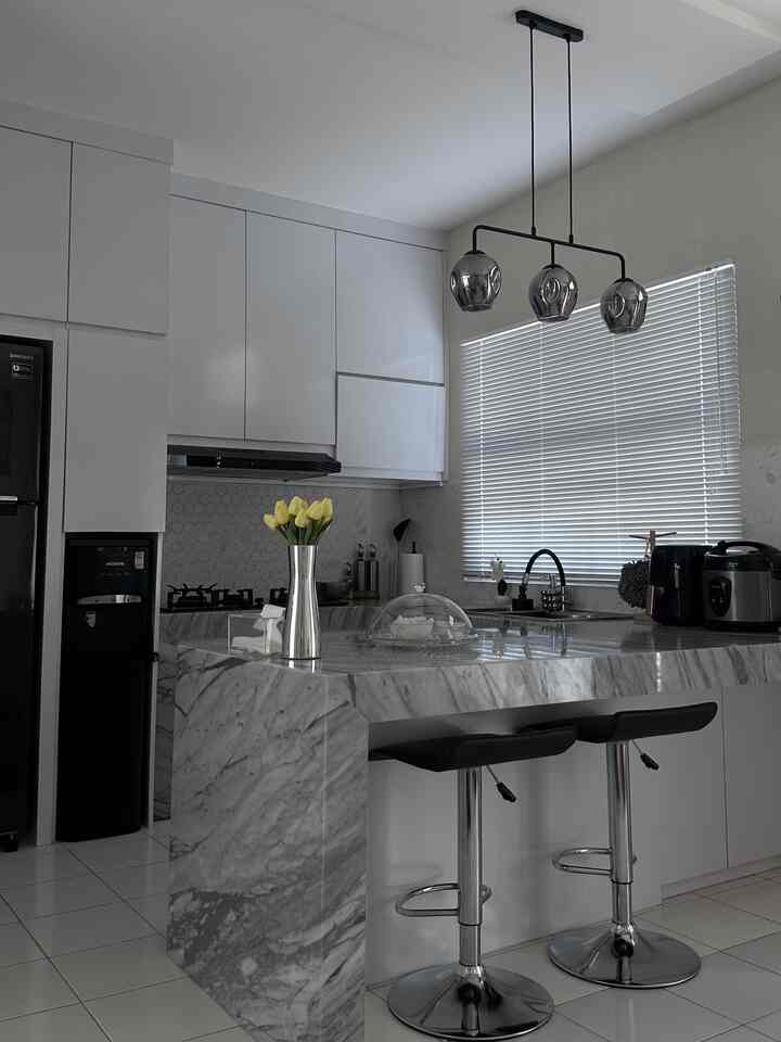 Modern minimal kitchen in white and gray marble featuring bar stools and kitchen island in a clean, sleek space
