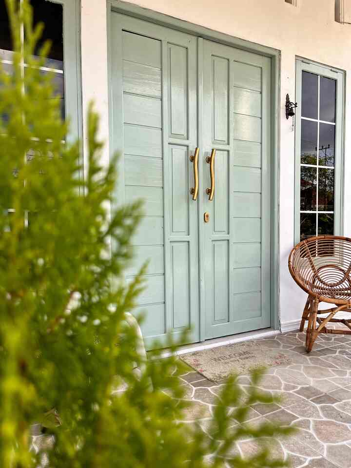 Pintu utama dirumah
#rumahyasmine #inspirasirumah #rumahcantik #farmhouse #vintagehome #pinturumah 