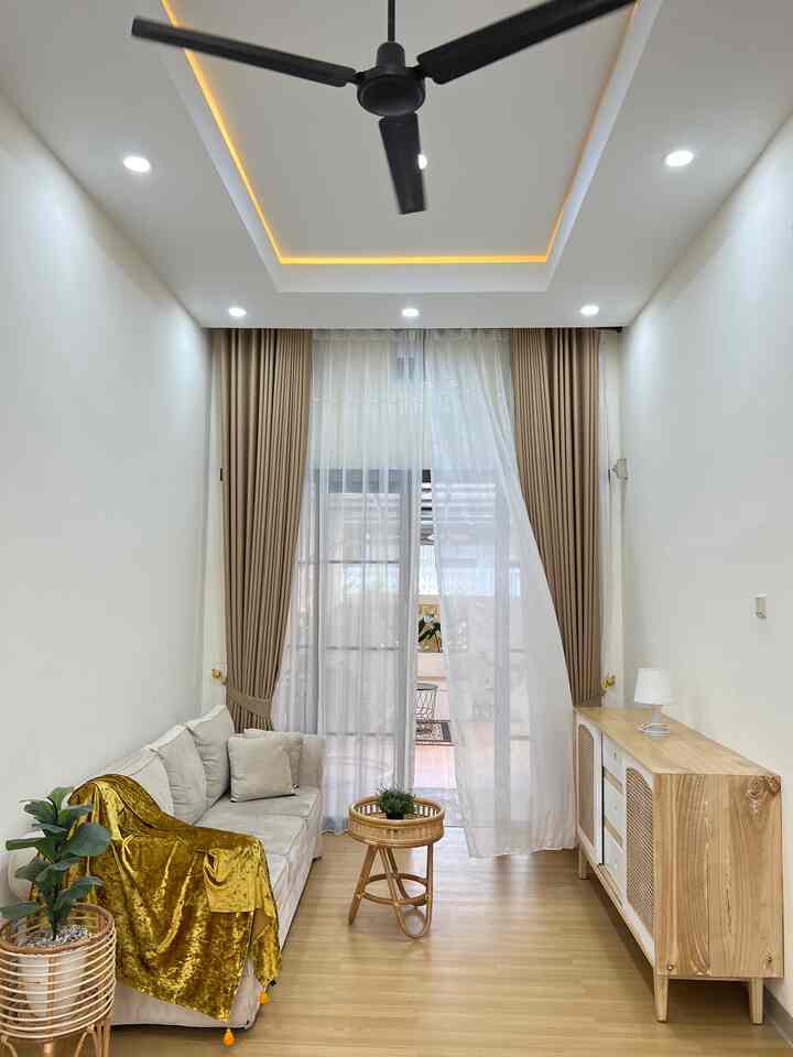 Living room dengan konsep japandi, dan earth tone color (putih, cream, coklat, warna kayu dan warna hijau dari tanaman artipicial). Dengan furniture dari kayu dan rotan. 
#mishahome
#bandung
#ruangtamu
#livingroom
#japandi
#japandistyle
#earthtone
#earthtonecolor
#rumahaesthetic
#rumahrasavilla