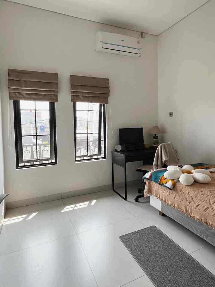 Home office! 
#ikea #inspirasihomeoffice #ruangkerja #kamaranak #mejakerja #homeoffice