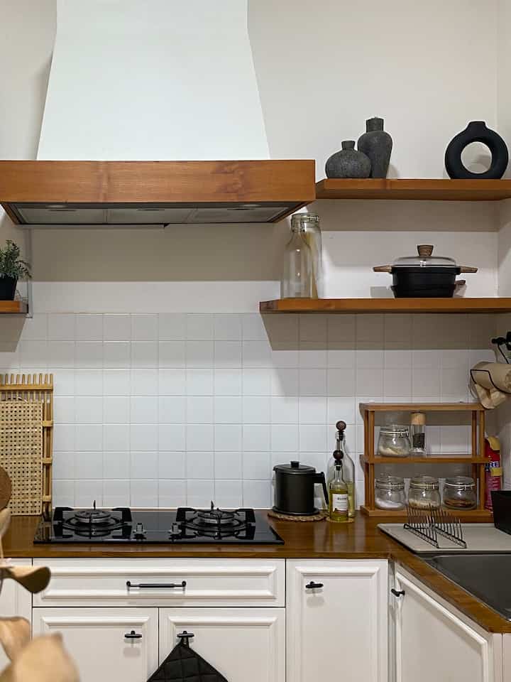 Kitchen night mode ✨


#kitchen
#inspirasidapur
#farmhousekitchen
#kitchenset
#dapurkayu 