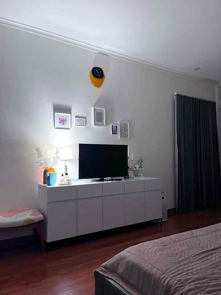 Selamat Malam, selamat beristirahat menyambut #Monday 🍀✨ #nightvibes #bedroom #ikeatablelamp #prodesign #nightmode #parquet #parquetfloor