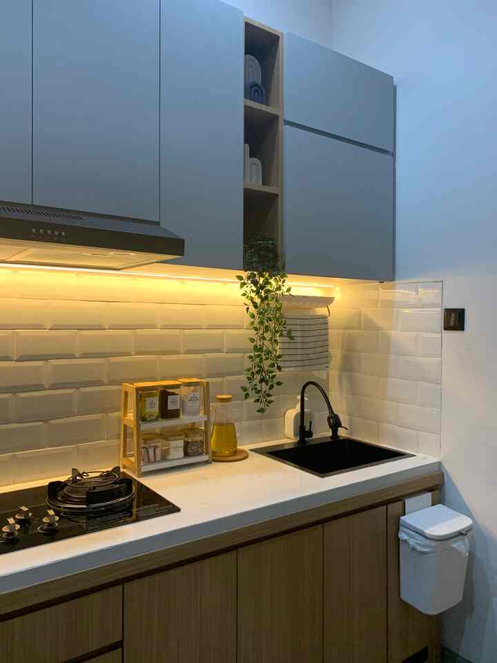 Tidak banyak yang baru dari dapur segaris ini 🙈

Keadaan malam demi keadaan pagi yang baik.. para ibuk pasti paham 😅😃😭


#dapurcantik  #inspirasidapur #makeoverdapur #dapurcantik #dapursegaris #perabotandapur #roominspiration #kitchenset #kitchen