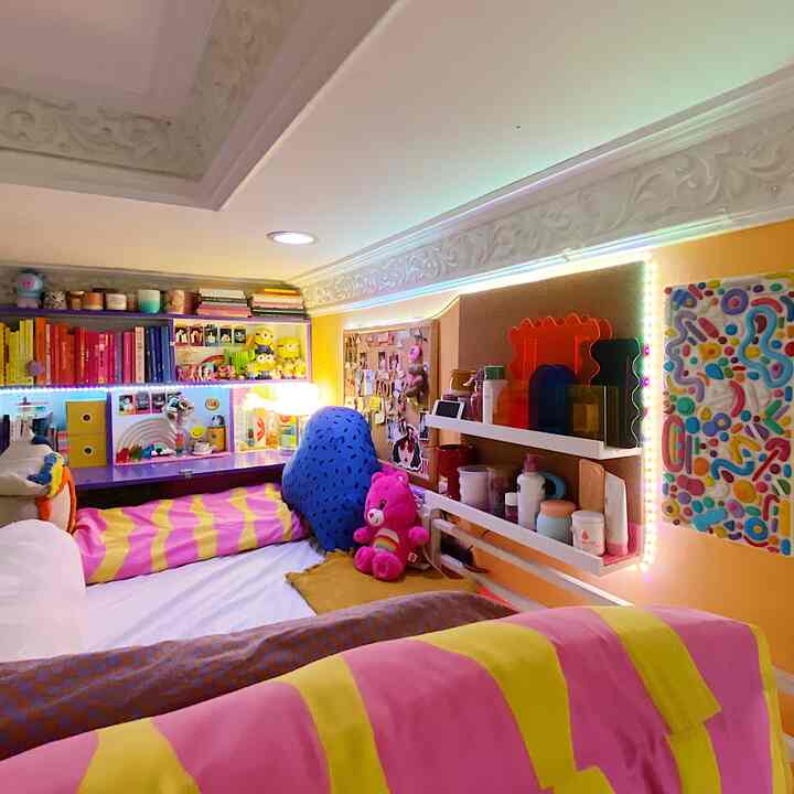 Two story bedroom💖
Kamar tidurku yang berada diatas, disini aku bisa lebih punya ruang privite bisa baca buku dan kerja dimalam hari✨

#twostorybedroom #bedroom #colors #decorativeitem #liveincolors