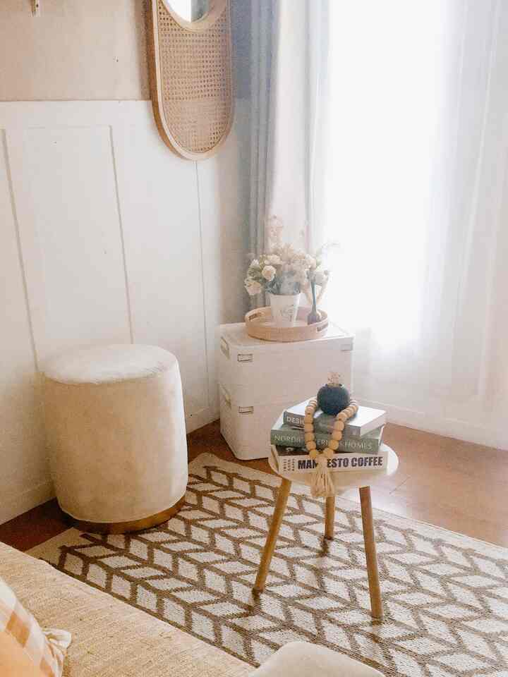 Fancy Low Budget 🤍

Living room mungil q ..... rata" low budget yg terpenting masih tidak mengurangi ke Estetikan dekorasi ruang tamu mungil ini 🫢😍 Pemilihan furniture n perintilan di sesuaikan dg style ruangan yg terkesan simpel.

Semoga menginspirasi🙏

#FancyBudgetMinim
#LowEffortFancy
#SpillDecorLowBudget
#LivingRoom #Minimalis #Karpet #MejaSudut #DummyBook

