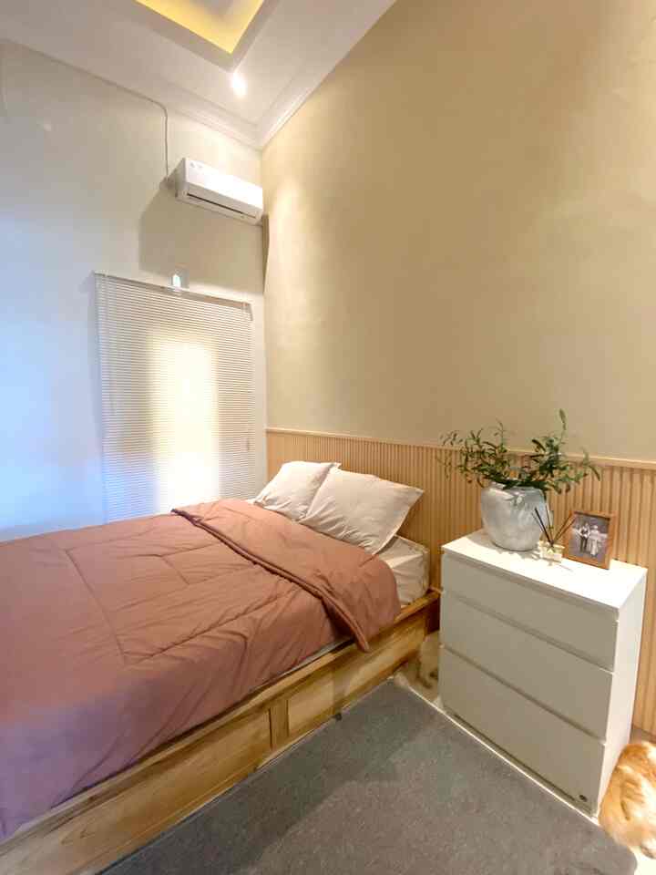 Minimais bedroom, dengan dekorasi simple dan warna-warna “warm” membuat kamar ini terasa hangat 🤎

#bedroom #bedroomdecor #inspirasikamartidur #interiorkamartidurutama #inspirasikamartidur #bedroomideas