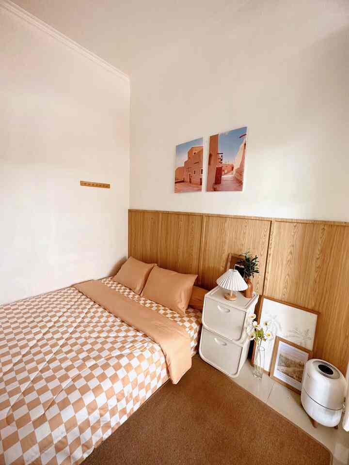 Kamar 3x3m

Di sini aku pakai sprei set yang mana bedcovernya 2in1 jadi bisa dibolak-balik dengan motif yang berbeda. Jadi buat kamu yang suka koleksi bedcover atau selimut, wajib cobain ini nihhh… 

#bedroominspiration #dekorasikamar #kamarmungil #dekorasikamarmungil #bedroomidea #inspirasikamar