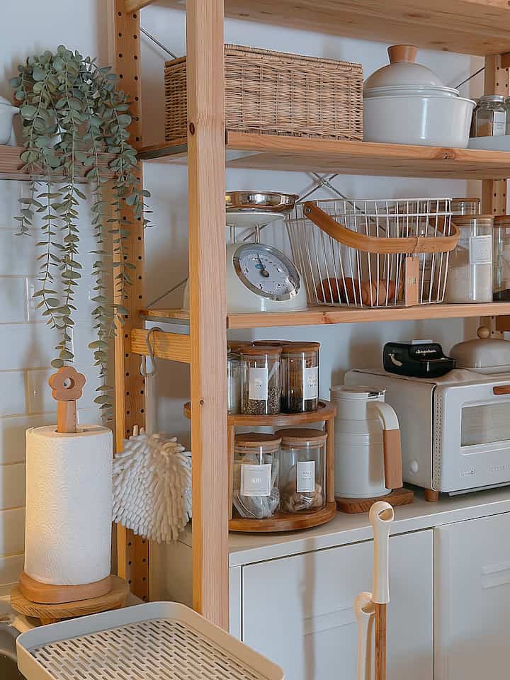 suka sudut ini 🥹🤎
..
#Casaandria #kitchen #dekorasidapur #dapuraestetic #inspirasidapur #rakikea #rakivarikea