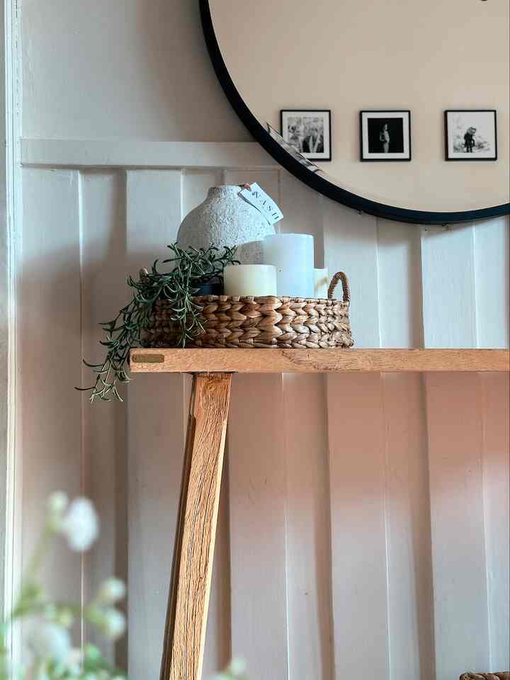 A little peek, in the foyer area which has been moved around hehe
Have a nice weekend🩵
#Livingroom #foyerdecor #minimalis #housegram #homestagram #tinyhouse #tinylivingroom