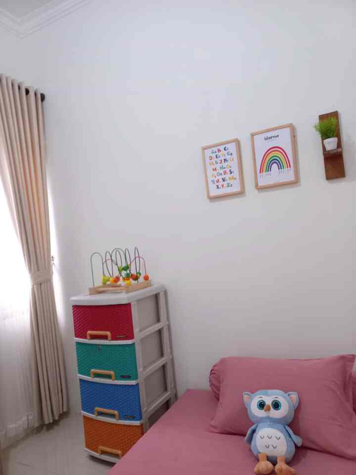 •kamar anak•
masih minim dekorasi tp cukup nyaman ditempati, karena berada di bagian pojok rumah jadi ruangan ini terasa lebih dingin.
#littlebedroom #stylinginspo #bandung #kamaranak #decorlowbudget #livewithkids #rumahmungil