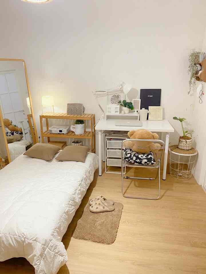 Karna rumah mungil saya sering menggeser geser perabot agar tidak bosan 🩵
#idekamarminimalis #kamarkorea #kamartidur 
#homey #homedecor #rumahmungil 
