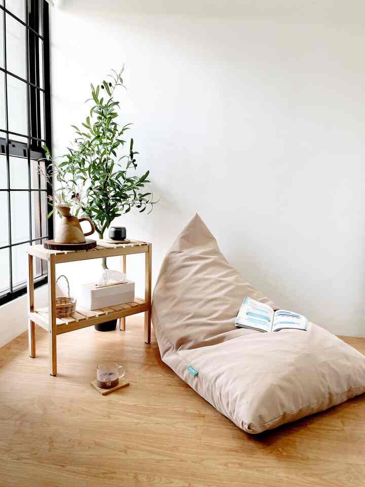 Sudut baca 🍃🍃
H-2 menuju weekend, selamat hari kamis tetangga 


#sudutkamar #inspirasiruangtidur #homedecor #homedecorserang #homestagram #ruangankecil #home