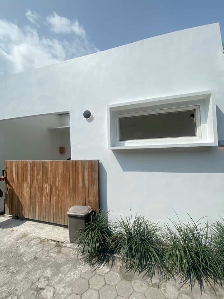 Tidak banyak yang berubah dari rumah developer ini, kami hanya merenovasi bagian paling luar & bagian belakang (area dapur) saja. Meski hanya sedikit perubahan namun bisa memberikan kenyamanan seperti yang kami harapkan. Sehingga dengan luas yang terbatas namun tetap bisa maksimal.
#MyHomeStory #MyHomeJourney #HomeSweetHome #rumahminimalis #rumahdeveloper #homeinspo #inspirasirumah 