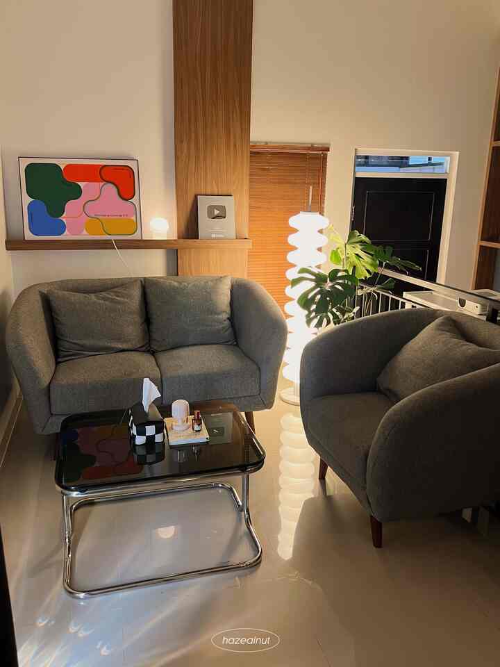 night vibes di ruang tamu genZ haus 🛋️

menambahkan beberapa lampu berwarna warm white, supaya terlihat lebih mewah dan estetik

 #NightVibe #LightingIdeas #LightingInspiration #ruangtamu #hazealnut #midcenturymodern #midcentury #sofa #ikea #lampu 