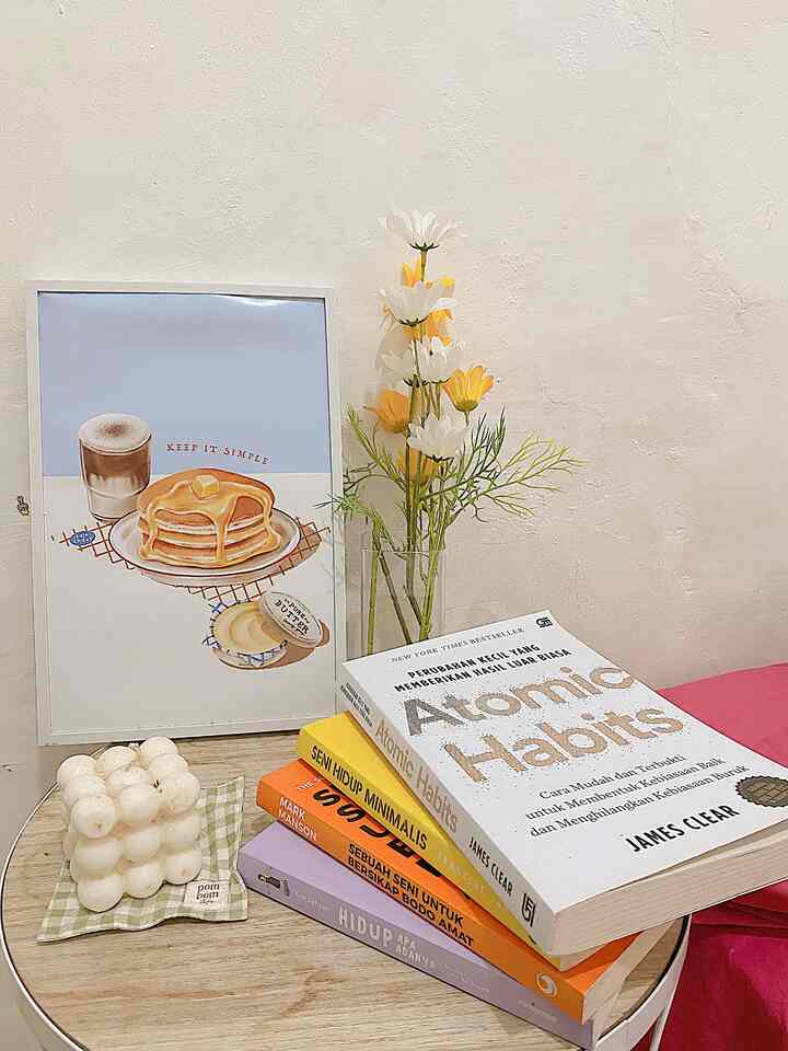 Menambah sedikit hiasan dinding bisa menambah keestetikan ruang tidur kami. 
#wallframe #walldecor #inspirasidekor #inspirasikamartidur #kamartidurminimalis #bedroomidea