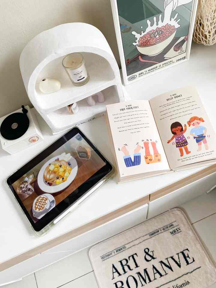 Weekend mood 🎶🎵

yang paling disuka pas weekend:
• ga usah bangun subuh buat bikin bekal anak sekolah😜
• jumat malam bisa begadang nonton drakor 🥹🫶🏻
• sabtu pagi bisa olahraga tipis tipis ✨

#weekendmood #tgif #rumahkecil #greynaehaus #rumahminimalis #lemarikayu #ruangkerja #coffeecorner #mejakerja #bandung #koreandecor 