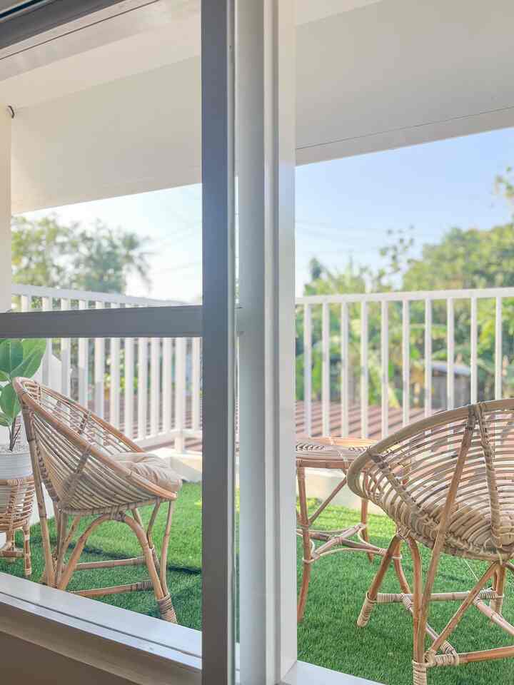 Inspirasi balkon teras mungil. 
Di rumah kami ini ada dak ukuran kecil, tapi daripada nganggur, kami manfaatkan sebagai balkon supaya bisa digunakan untuk bersantai🩵
#teras #balkon #mezzanine #rumahmungil #dekorlowbudget #taman